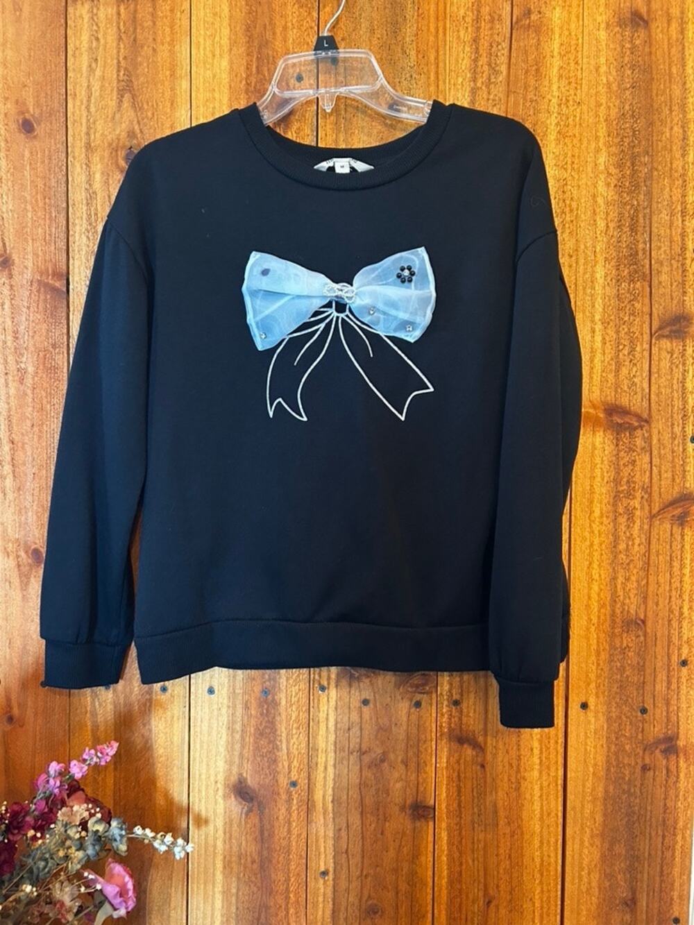 mesh+love Womens M Black w Light Blue Ribbon Bow Embroidered Crewneck Sweatshirt